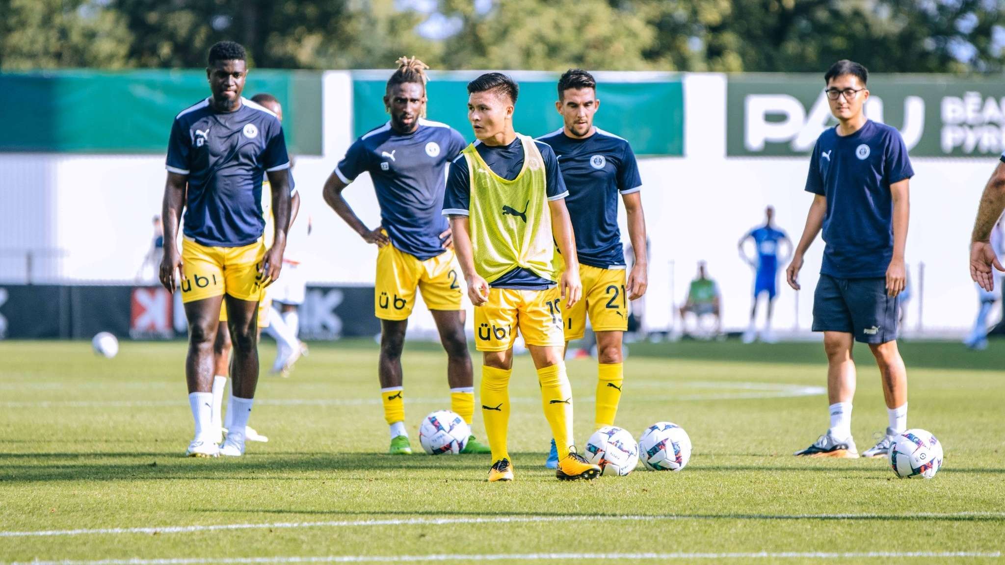 何融入曼城 何融入曼城